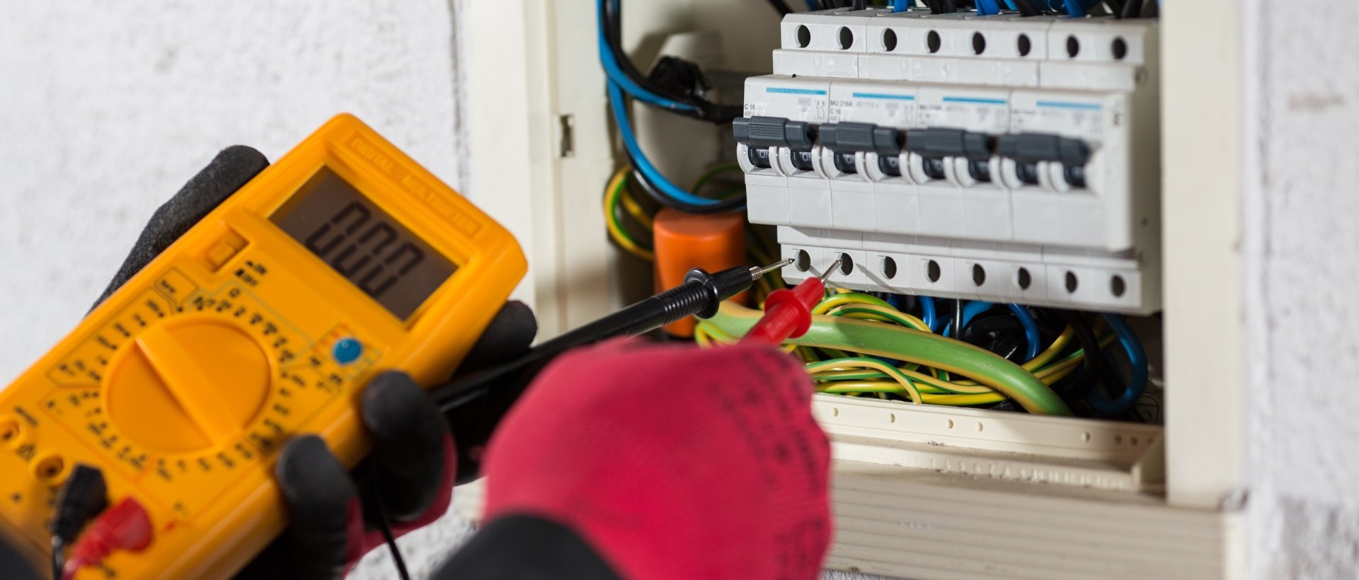 Electricians UB1, UB2